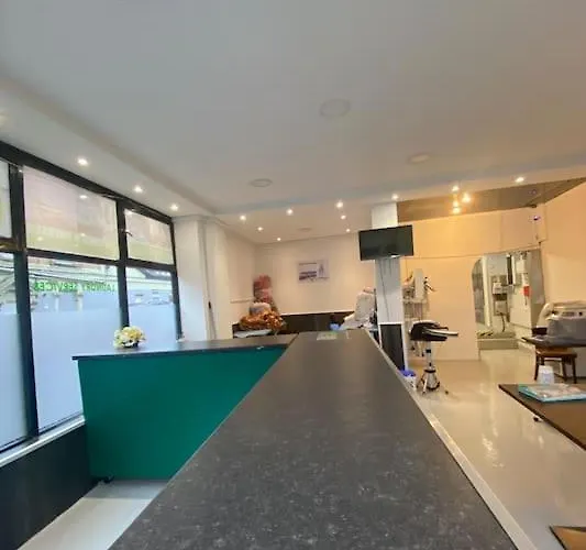 Modern Flat Near City Centre 4